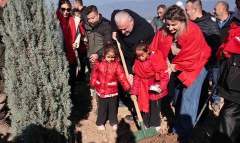 Menemen'de 'İyi ki Doğdun Bebek' için Yahşelli'de 5 bin fidan dikildi