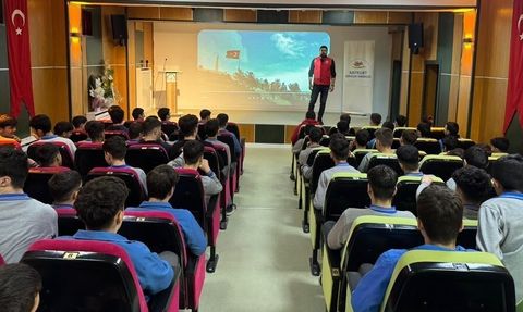 Meslek Lisesinde Bağımlılıkla Mücadele ve Gençlik Merkezi Tanıtımı