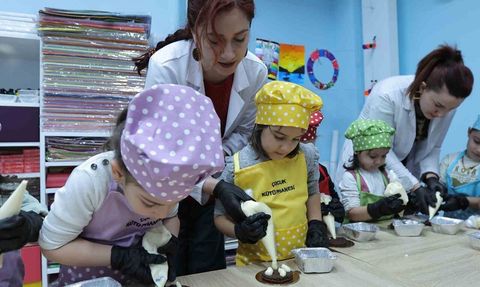 Minik Şefler Mutfakta: Kayseri'de çocuklar pasta yapmayı öğrendi