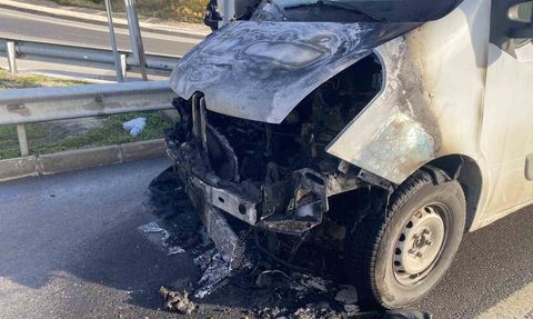 Mudanya'da minibüs yangını: BUSKİ ekipleri alevlerin büyümesini engelledi