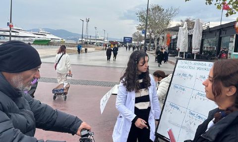 Mudanya Üniversitesi Öğrencileri Sahilde Ruh Sağlığını Destekliyor