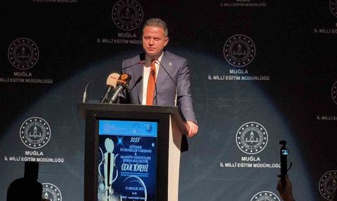 Muğla’da eğitim camiası ödüllerle bir araya geldi