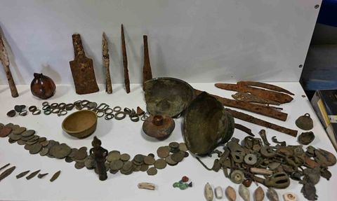 Muş'ta 7 adrese eş zamanlı operasyon: Silah, mühimmat ve tarihi eser ele geçirildi