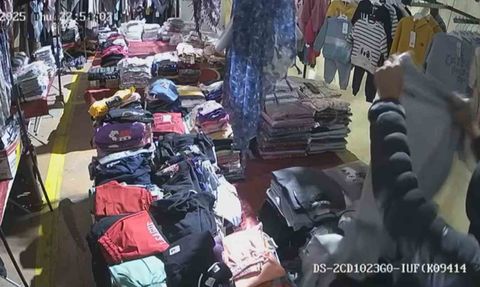 Nevşehir'de pazar yerinde 3 çocuğun hırsızlığı kamerada