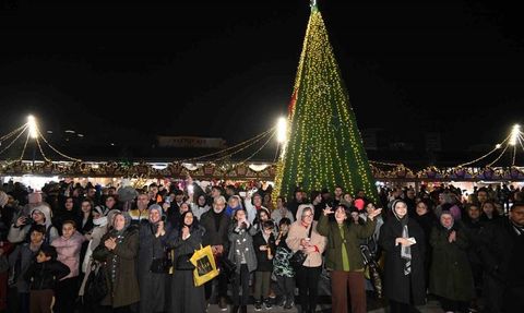 Osmangazi Meydanı'nda Yeni Yıl Festivali Coşkusu