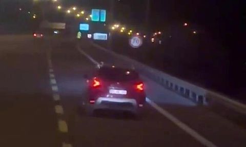 Otobanda bariyerlere çarpmaya ramak kala durdu