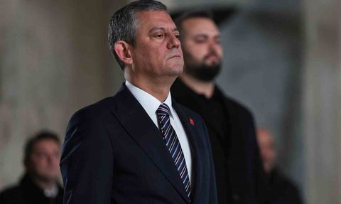 Özgür Özel ve Kurultay Heyeti Anıtkabir’i Ziyaret Etti