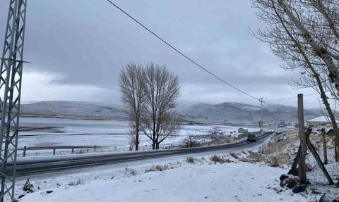 Patnos'ta mevsimin ilk karı ilçe merkezine ulaştı