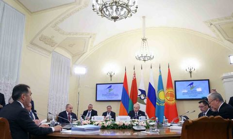 Putin: AEB çok kutuplu dünyada bağımsız ve kendine yeten merkezlerden biri olarak konumlandı