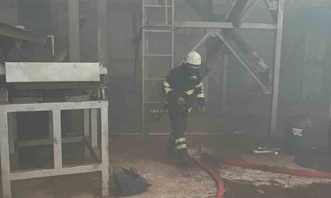Reyhanlı’da çikolata fabrikasında çıkan yangın kontrol altına alındı