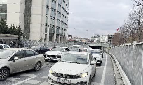 Sadettin Saran, Adli Tıp işlemlerinin ardından Çağlayan Adalet Sarayı'na götürüldü