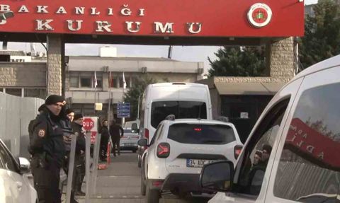 Sadettin Saran Adli Tıp Kurumu'na Saç ve Kan Örneği Vermek Üzere Götürüldü