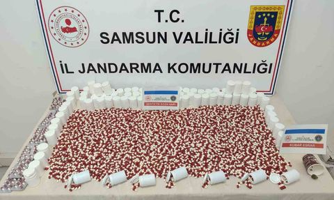 Samsun'da apartman yöneticisi jandarma operasyonunda 7 bin sentetik hapla yakalandı
