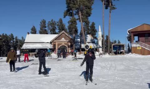 Sarıkamış'ta kayak sezonu başladı: Kristal kar pistleri açıldı