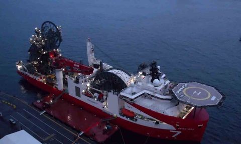 Seven Vega, Sakarya Faz 2 için Fatih Sarayburnu’na demirledi