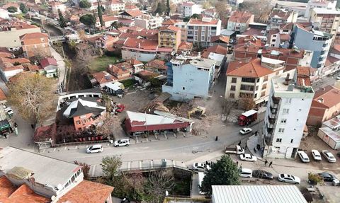 Sındırgı'da deprem hasarlarıyla mücadele sürüyor