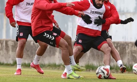 Sivasspor, Çorum FK sınavı için sahaya indi
