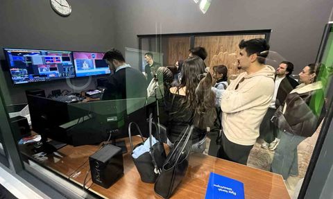 SUBÜ öğrencileri Program Yapımcılığını stüdyo ortamında uyguluyor