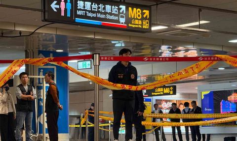 Taipei metrosunda sis bombası ve bıçaklı saldırı: 3 ölü
