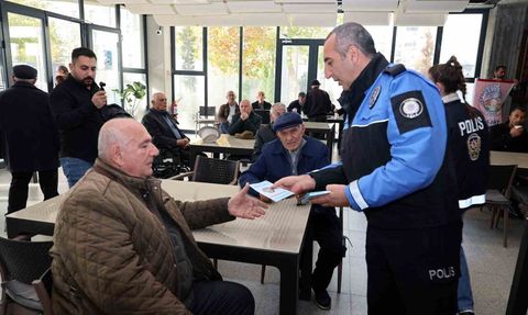 Talas Belediyesi'nden Selçuklu Kültür Evi'nde Akıllı Telefon ve Dolandırıcılık Eğitimi