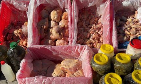 Tarsus’ta halk sağlığını tehdit eden on binlerce ürün piyasadan toplandı