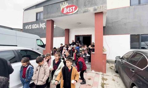 Tatvan'da minik öğrenciler yerli üretimi yerinde gördü