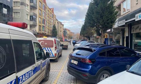 Tavşanlı’da kaldırım işgali kaldırılıyor: Duba ve reklam panoları toplanıyor