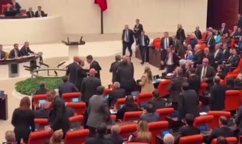 TBMM'de bütçe görüşmelerinde yumruklu kavga