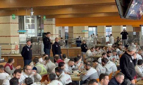 TOFAŞ’ta çalışanlar yemekhane eylemi başlattı