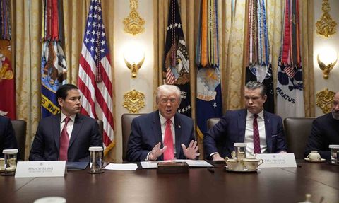 Trump: 'Kim olursa ülkemize uyuşturucu satan herkes saldırıya uğrayabilir'