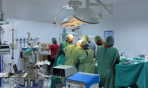 Tunceli Devlet Hastanesi'nde yaklaşık 10 yıl sonra tiroit ameliyatı