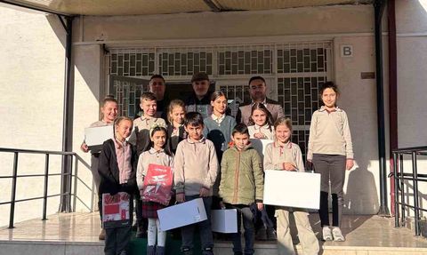 TUSAŞ yöneticisi Osman Demirci, Saffet Şeker İlkokulu öğrencilerinin mektuplarını dinledi