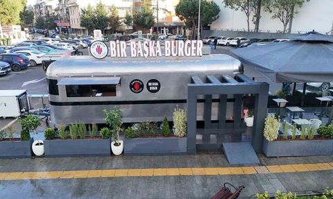 Ümraniye'de gençlere uygun menü sunan Bir Başka Burger şubesi açıldı