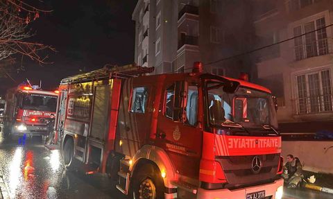 Ümraniye'de giriş katı dükkan alevlere teslim oldu