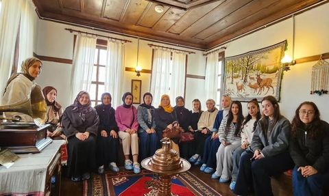 Üniversiteli gençler Sinop'un kültürel mirasını yerinde inceledi