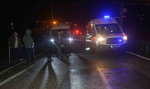 Ünye’de hafif ticari araç ile otomobil çarpıştı: 1 ölü, 4 yaralı