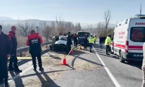 Ürgüp'te otomobil ile midibüs çarpıştı: 10 yaralı