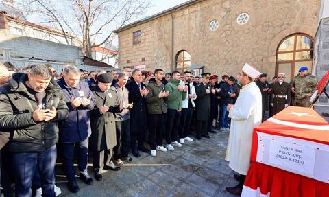 Uzman Çavuş Taner Arı Bingöl'de Son Yolculuğuna Uğurlandı