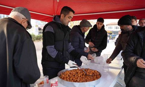 Vali İsmail Ustaoğlu Sındırgı'da yıkım ve geçici ticaret alanını yerinde denetledi