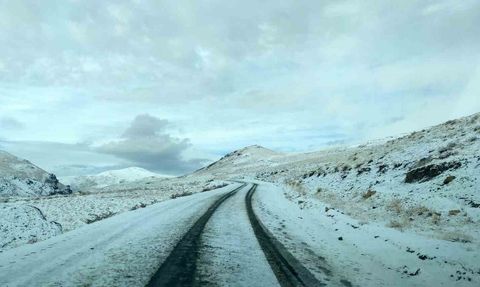 Van'da Erek Dağı ve çevresi beyaza büründü