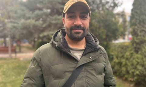 Van Kalesi eteklerinde Van kedisi sandıkları hayvan fare avlayan köpek çıktı