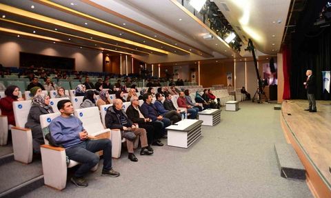 Van YYÜ'de "Fanatizmin, Kitle Hareketlerine ve Toplumsal Değişime Etkisi" konferansı