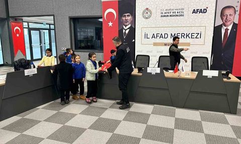 Yenice İlkokulu 2. Sınıf Öğrencilerine AFAD'da Afet Farkındalık Eğitimi