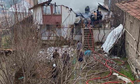 Yozgat'ta teras katında yangın: yoğun duman yükseldi