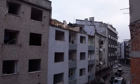 Zeytinburnu'da çatısı çöken bina havadan görüntülendi