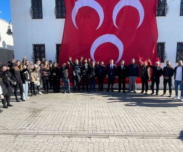 MHP Sur İlçe Teşkilatına Yeni Katılımlar ve Rozet Töreni