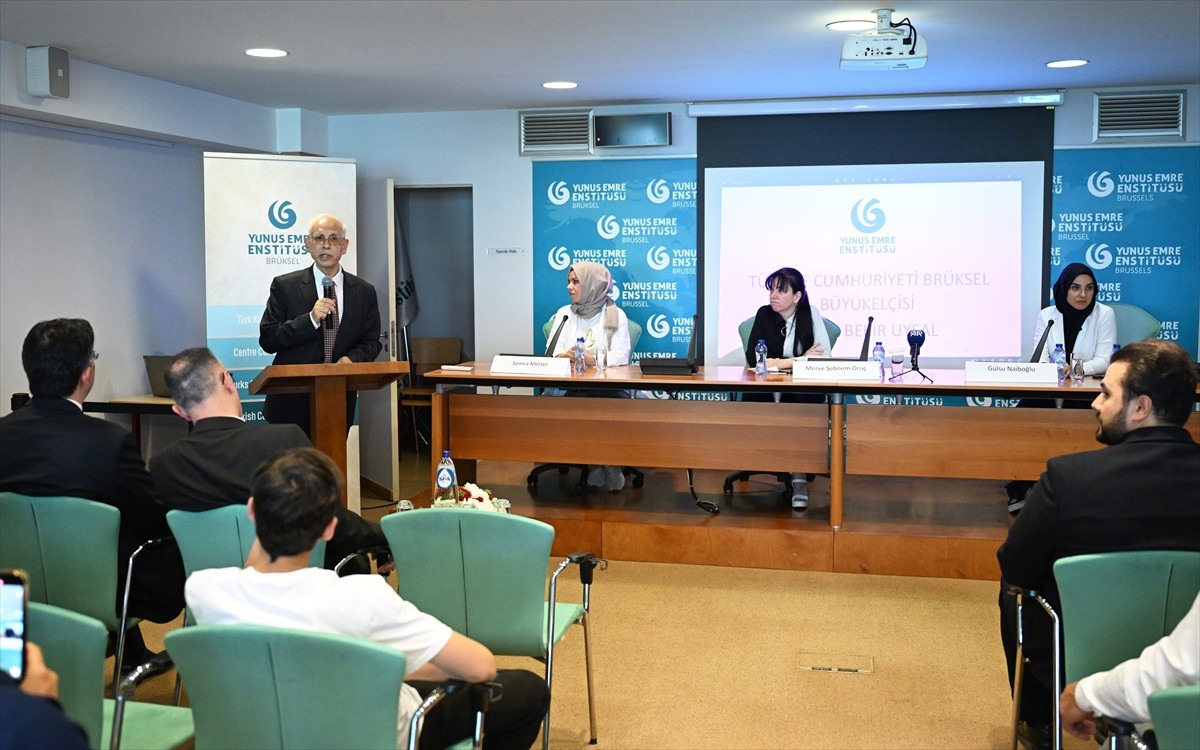 15 Temmuz Derneği, Yunus Emre Enstitüsü'nün (YEE) Belçika'nın başkenti Brüksel'deki ofisinde 15...