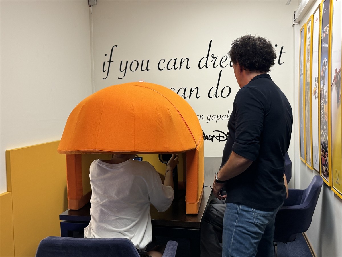 1990'lı yılların sevilen pop müzik sanatçısı Ufuk Bigay, kendi tasarladığı yenilikçi mobil stüdyo...