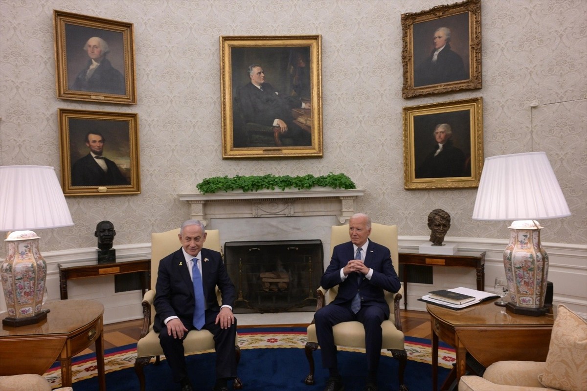 ABD Başkanı Joe Biden (sağda), Beyaz Saray'da İsrail Başbakanı Binyamin Netanyahu (solda) ile bir...