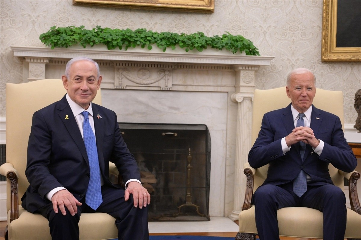 ABD Başkanı Joe Biden (sağda), Beyaz Saray'da İsrail Başbakanı Binyamin Netanyahu (solda) ile bir...